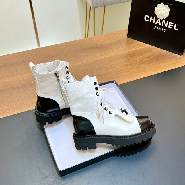CHANEL 25S HIGH ANKLE BOOTS WITH ZIPPER IN WHITE GLOSSY CALFSKIN GOLD HARDWRE