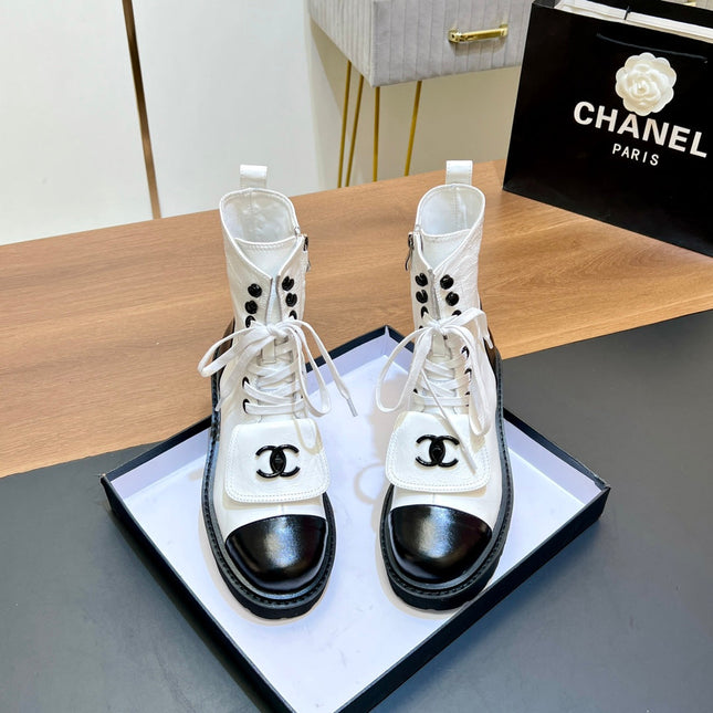 CHANEL 25S HIGH ANKLE BOOTS WITH ZIPPER IN WHITE GLOSSY CALFSKIN GOLD HARDWRE
