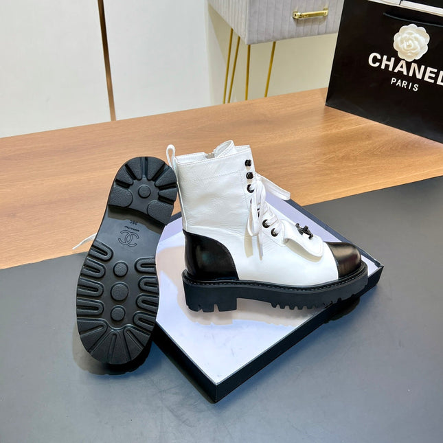 CHANEL 25S HIGH ANKLE BOOTS WITH ZIPPER IN WHITE GLOSSY CALFSKIN GOLD HARDWRE
