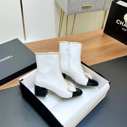 CHANEL 25S HEELED CHAIN BOOTS WITH BOW IN WHITE CALFSKIN GOLD HARDWRE