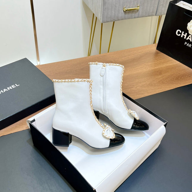 CHANEL 25S HEELED CHAIN BOOTS WITH BOW IN WHITE CALFSKIN GOLD HARDWRE