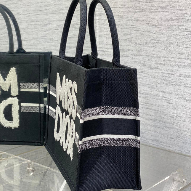 MEDIUM BOOK TOTE 36 IN BLACK MIX WHITE CANVAS 226507