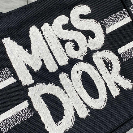 BOOK TOTE 26 IN BLACK MIX WHITE CANVAS 226506