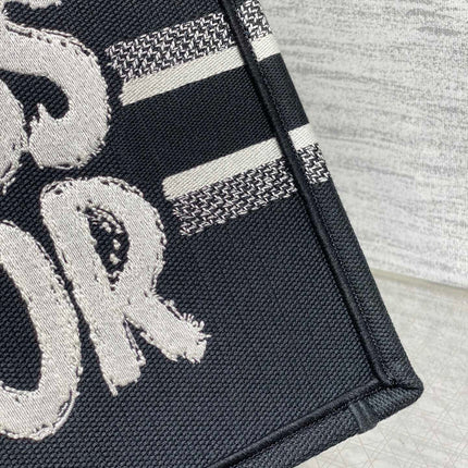 BOOK TOTE 26 IN BLACK MIX WHITE CANVAS 226506