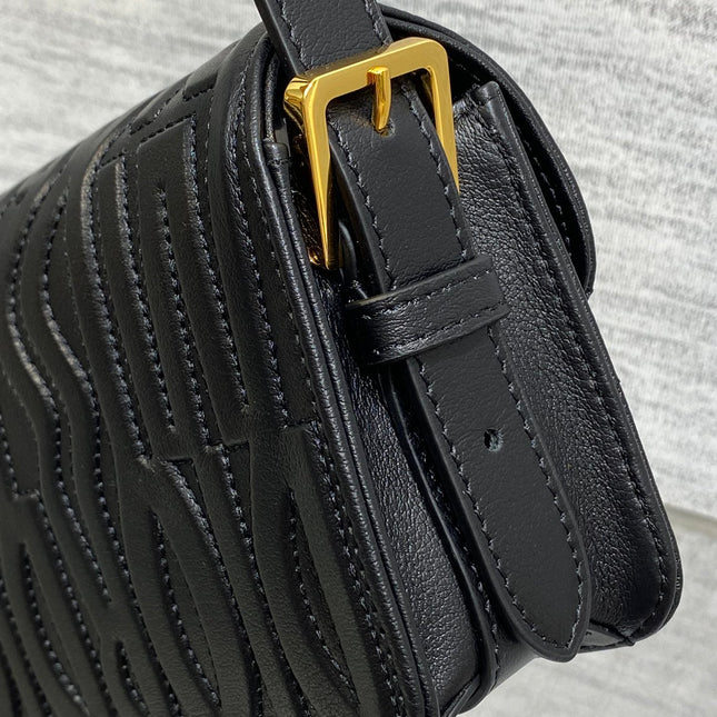 FLAP BAG 18 BLACK QUILTED ALLOVER CALFSKIN