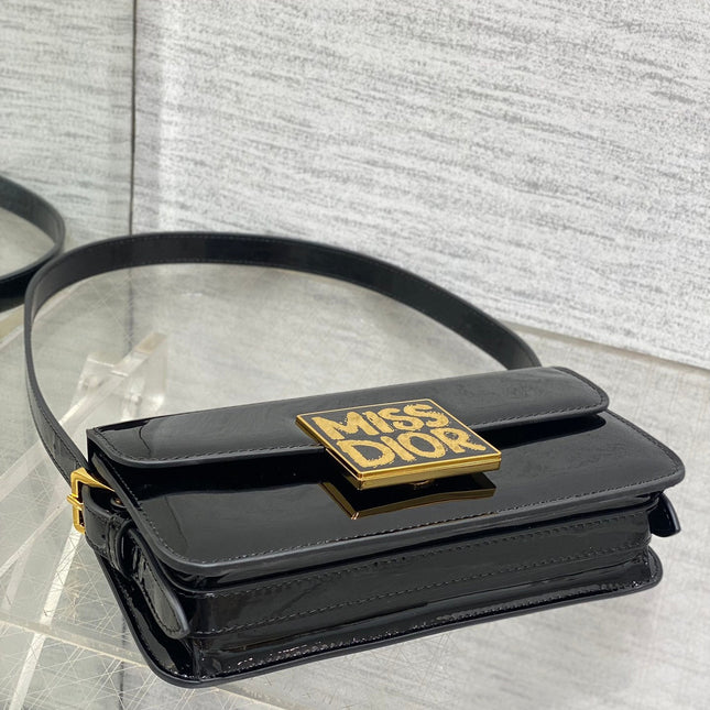 FLAP BAG 18 IN BLACK PATENT CALFSKIN