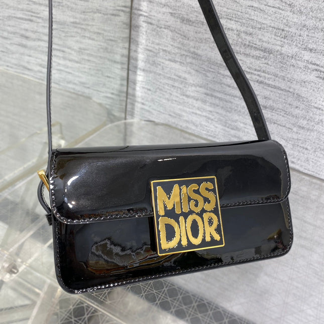 FLAP BAG 18 IN BLACK PATENT CALFSKIN