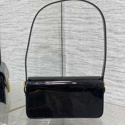 FLAP BAG 18 IN BLACK PATENT CALFSKIN