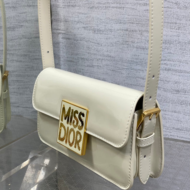 FLAP BAG 18 IN WHITE PATENT CALFSKIN