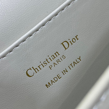 FLAP BAG 18 IN WHITE PATENT CALFSKIN
