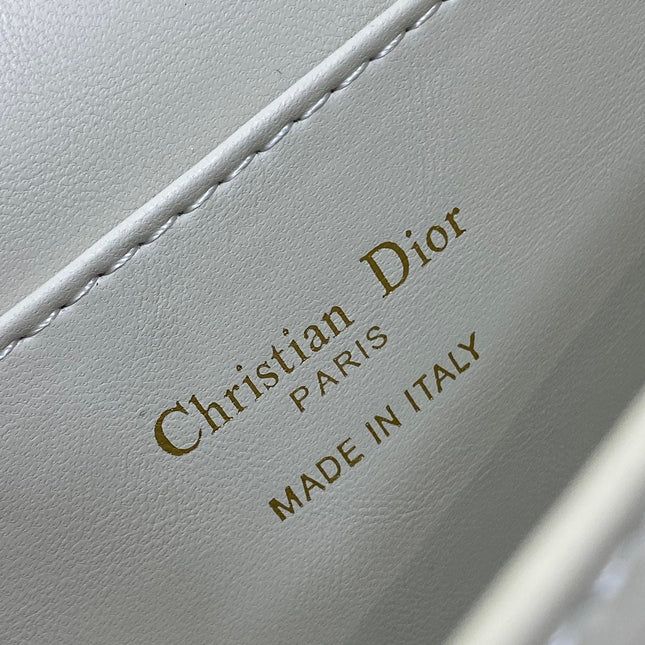 FLAP BAG 18 IN WHITE PATENT CALFSKIN