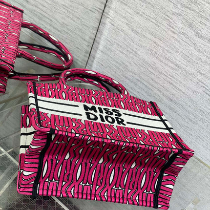 MISS TOTE 26 IN MAGENTA PURPLE CANVAS