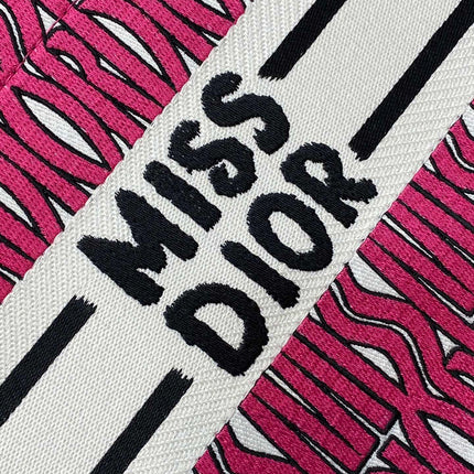 MISS TOTE 26 IN MAGENTA PURPLE CANVAS