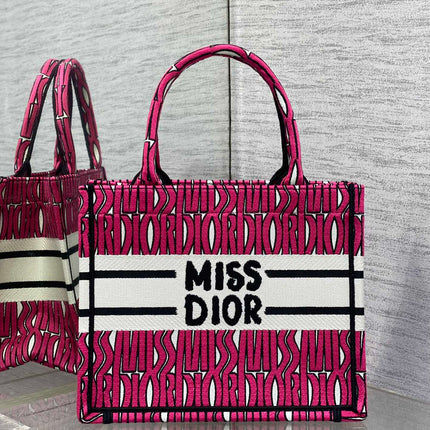 MISS TOTE 26 IN MAGENTA PURPLE CANVAS