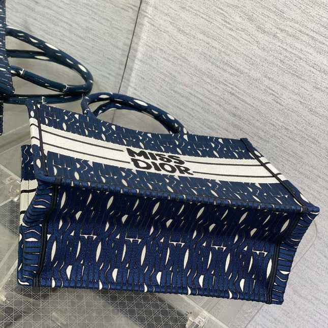 MISS MEDIUM TOTE 36 IN WHITE MIX DEEP COVE BLUE CANVAS