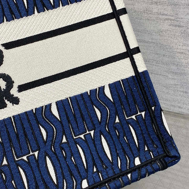 MISS MEDIUM TOTE 36 IN WHITE MIX DEEP COVE BLUE CANVAS