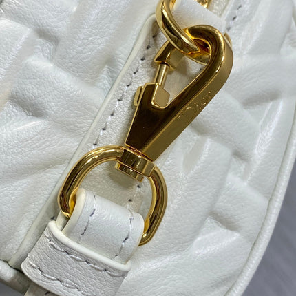 GROOVE 17 BAG IN WHITE MACROCANNAGE CALFSKIN WITH GOLD HARDWARE