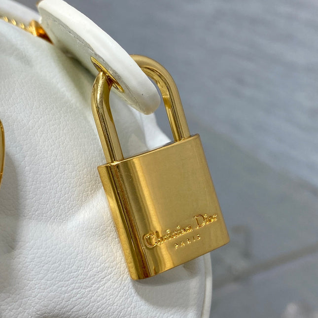 GROOVE 25 BAG IN WHITE MACROCANNAGE CALFSKIN WITH GOLD HARDWARE