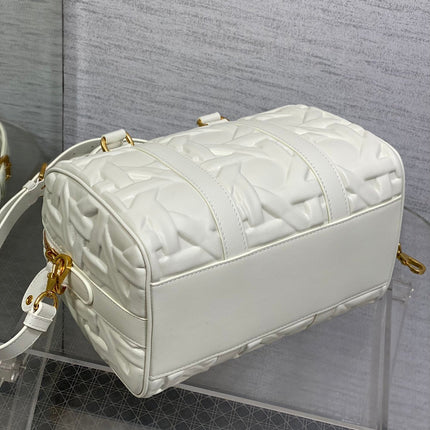 GROOVE 25 BAG IN WHITE MACROCANNAGE CALFSKIN WITH GOLD HARDWARE