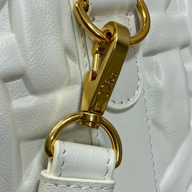 GROOVE 25 BAG IN WHITE MACROCANNAGE CALFSKIN WITH GOLD HARDWARE