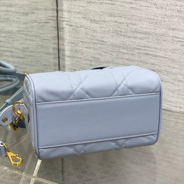 GROOVE 20 BAG IN LIGHT BLUE LAMBSKIN