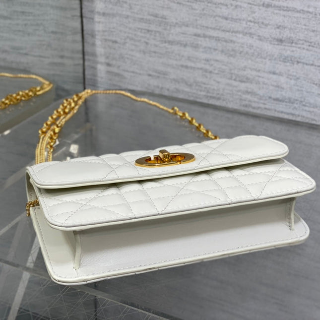 MONTAIGNE AVENUE MINI 19 BAG IN WHITE CALFSKIN WITH GOLD HARDWARE