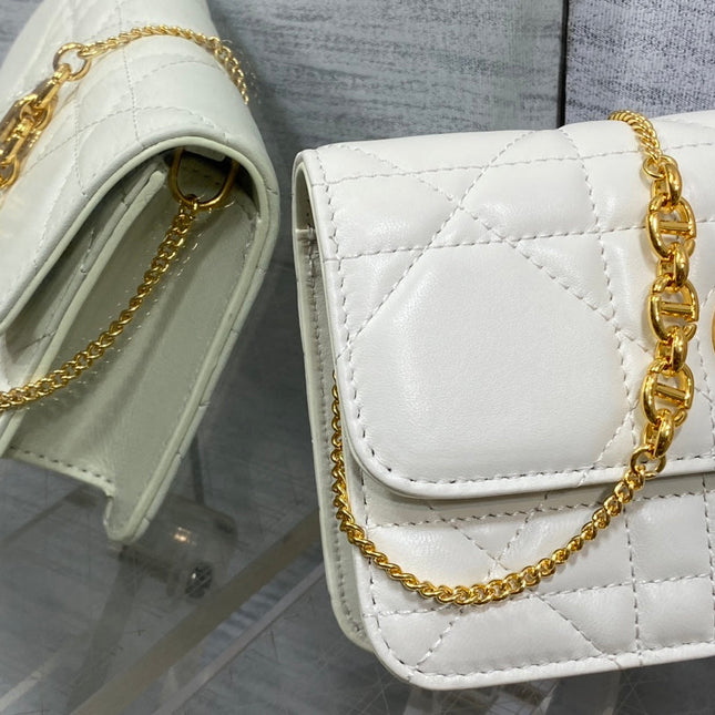 MONTAIGNE AVENUE MINI 19 BAG IN WHITE CALFSKIN WITH GOLD HARDWARE