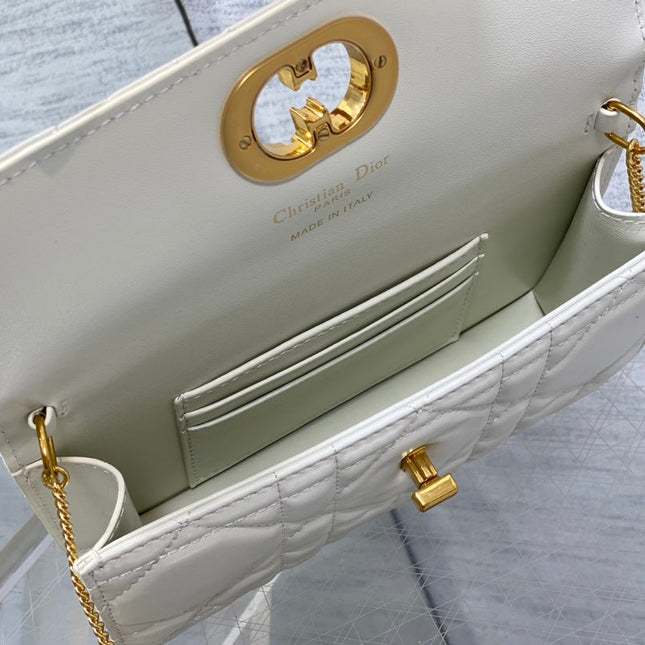 MONTAIGNE AVENUE MINI 19 BAG IN WHITE CALFSKIN WITH GOLD HARDWARE