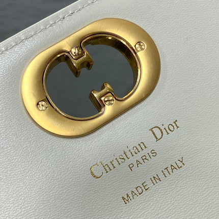 MONTAIGNE AVENUE MINI 19 BAG IN WHITE CALFSKIN WITH GOLD HARDWARE