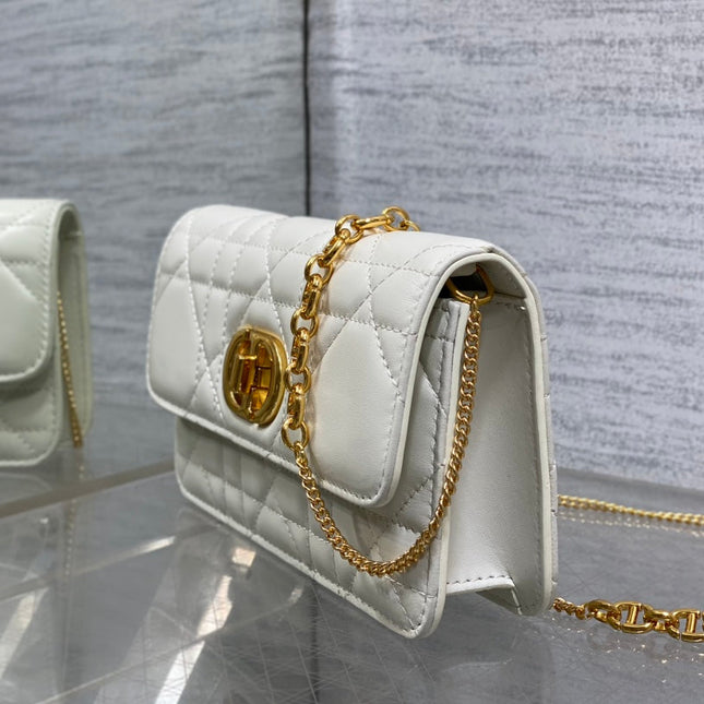 MONTAIGNE AVENUE MINI 19 BAG IN WHITE CALFSKIN WITH GOLD HARDWARE