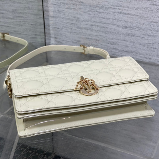 MINI BAG 24 IN WHITE CREAM PATENT CANNAGE CALFSKIN