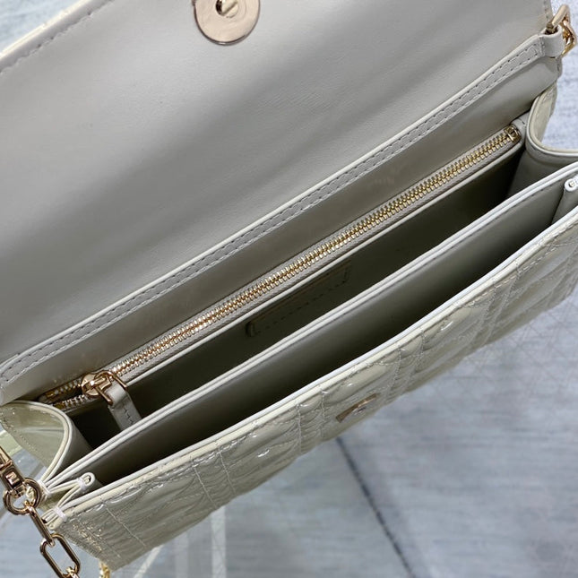 MINI BAG 24 IN WHITE CREAM PATENT CANNAGE CALFSKIN