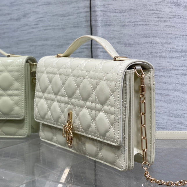 MINI BAG 24 IN WHITE CREAM PATENT CANNAGE CALFSKIN