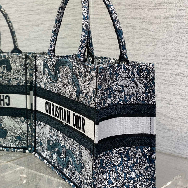 MEIDUM 36 BOOK TOTE IN BLACK CANVAS 226297