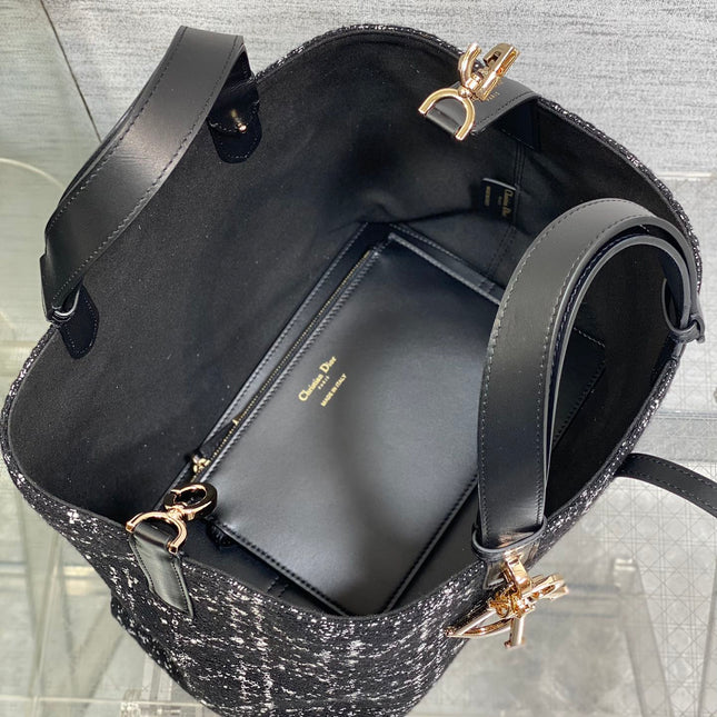 MEDIUM 28 TOUJOURS BAG IN BLACK MIX WHITE CANNAGE TWEED WITH GOLD HARDWARE
