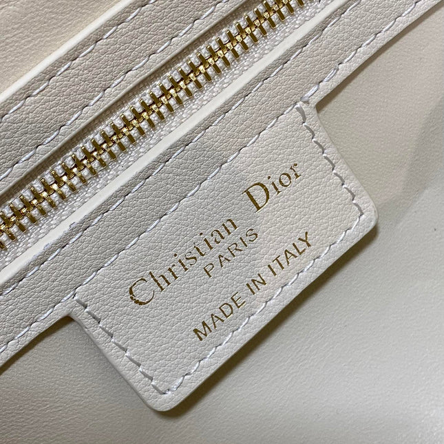 GROOVE 20 BAG IN WHITE CREAM MACROCANNAGE CALFSKIN WITH GOLD HARDWARE