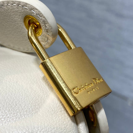 GROOVE 20 BAG IN WHITE CREAM MACROCANNAGE CALFSKIN WITH GOLD HARDWARE