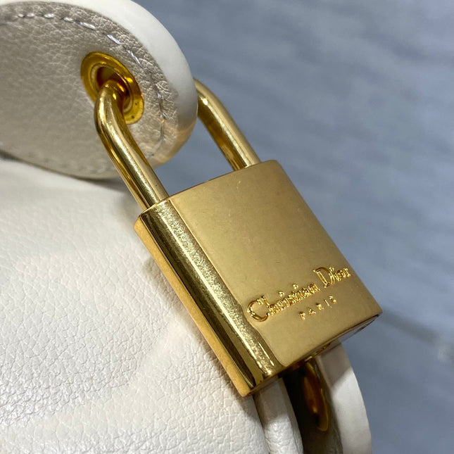 GROOVE 20 BAG IN WHITE CREAM MACROCANNAGE CALFSKIN WITH GOLD HARDWARE