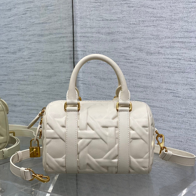 GROOVE 20 BAG IN WHITE CREAM MACROCANNAGE CALFSKIN WITH GOLD HARDWARE