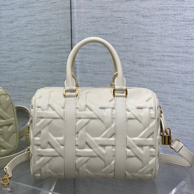 GROOVE 25 BAG IN WHITE CREAM MACROCANNAGE CALFSKIN WITH GOLD HARDWARE