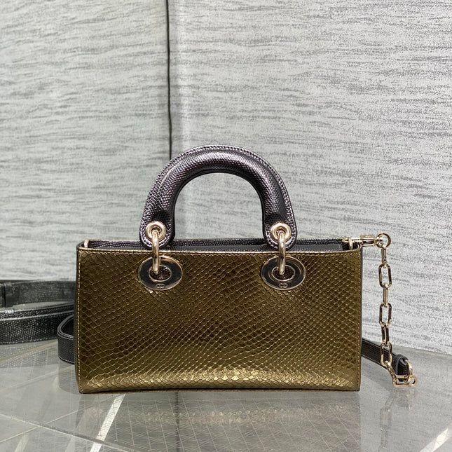 MEDIUM 22 LADY BAG IN GOLD METALLIC LAMBSKIN
