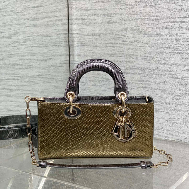 MEDIUM 22 LADY BAG IN GOLD METALLIC LAMBSKIN