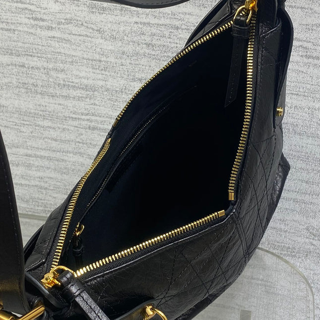 DIOR 25S SMALL VOYAGE BAG 23 IN BLACK FLAT MACROCANNAGE GRAINED GLOSSY CALFSKIN