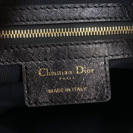 DIOR 25S SMALL VOYAGE BAG 23 IN BLACK FLAT MACROCANNAGE GRAINED GLOSSY CALFSKIN