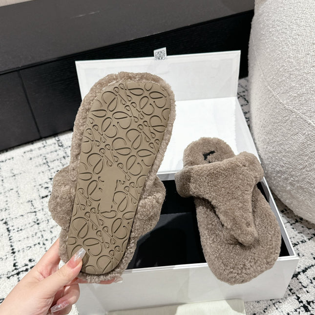 LW SHEARLING THONG SLIPPER IN LIGHT BROWN