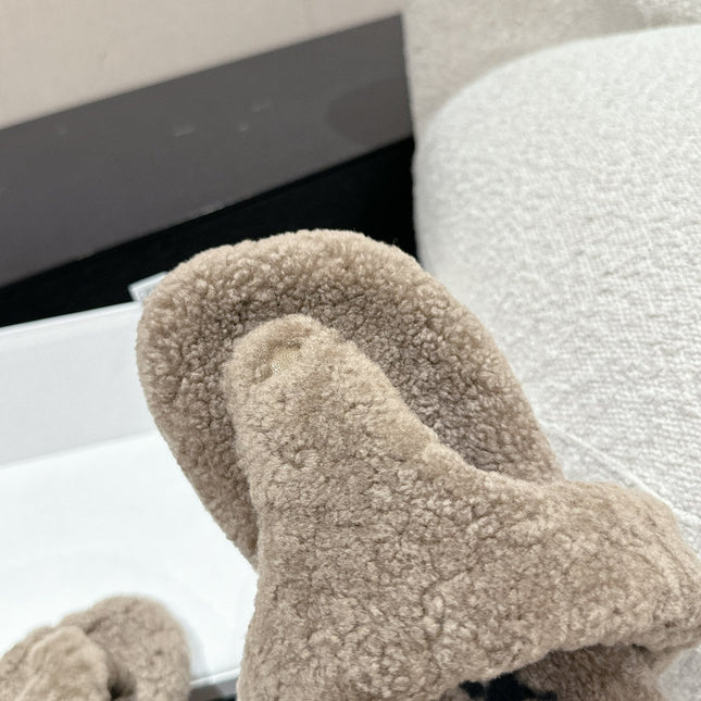 LW SHEARLING THONG SLIPPER IN LIGHT BROWN