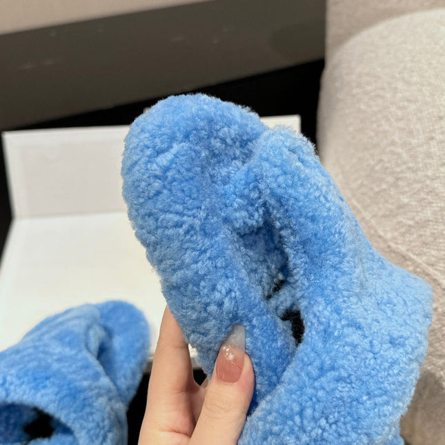 LW SHEARLING THONG SLIPPER IN LAPIS