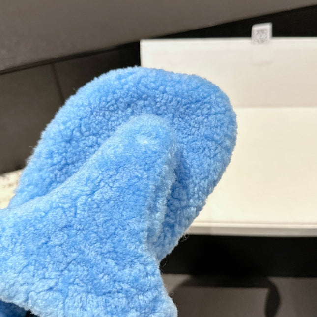 LW SHEARLING THONG SLIPPER IN LAPIS