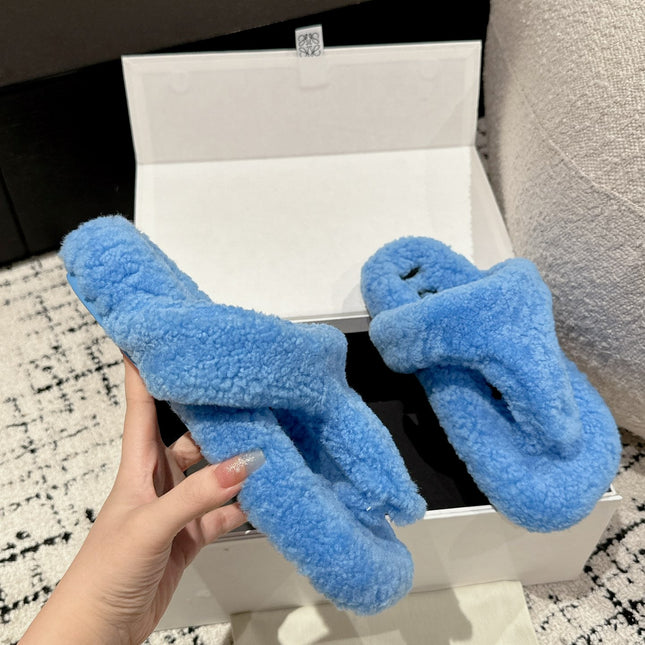LW SHEARLING THONG SLIPPER IN LAPIS