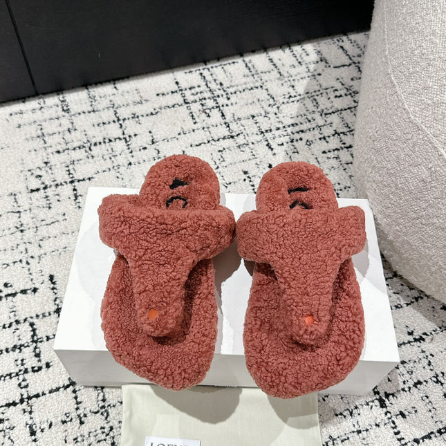 LW SHEARLING THONG SLIPPER IN BRICK